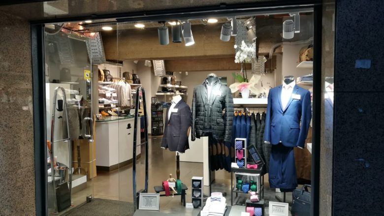 Trajes de caballero descubre las últimas tendencias en trajes en Andorra. Descubre nuestros trajes, americanas y chalecos. http://www.Executiveand.com T.+376824714